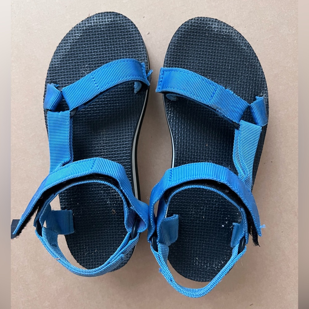 Teva Flatform Universal Blue Outdoor Platform Straw